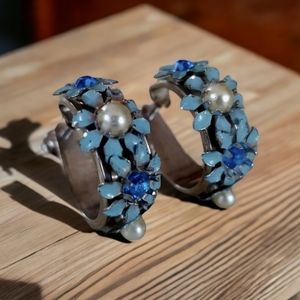 Vintage Mid  Century Enamel Floral Silver Tone Screw Back Earrings Faux Earrings